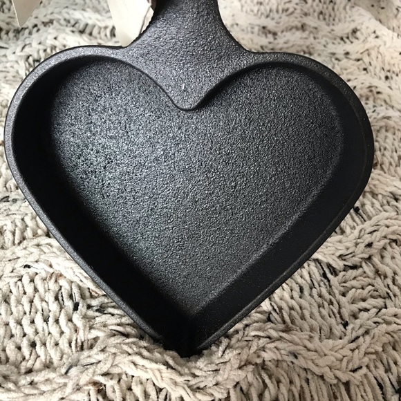Bake Shop Kitchen Heart Shaped Cast Iron Skillet Poshmark